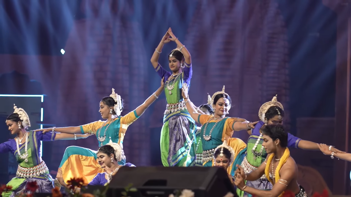Divinity in Every Step | Odissi Dance Performance at Baliyatra 2025, Cuttack